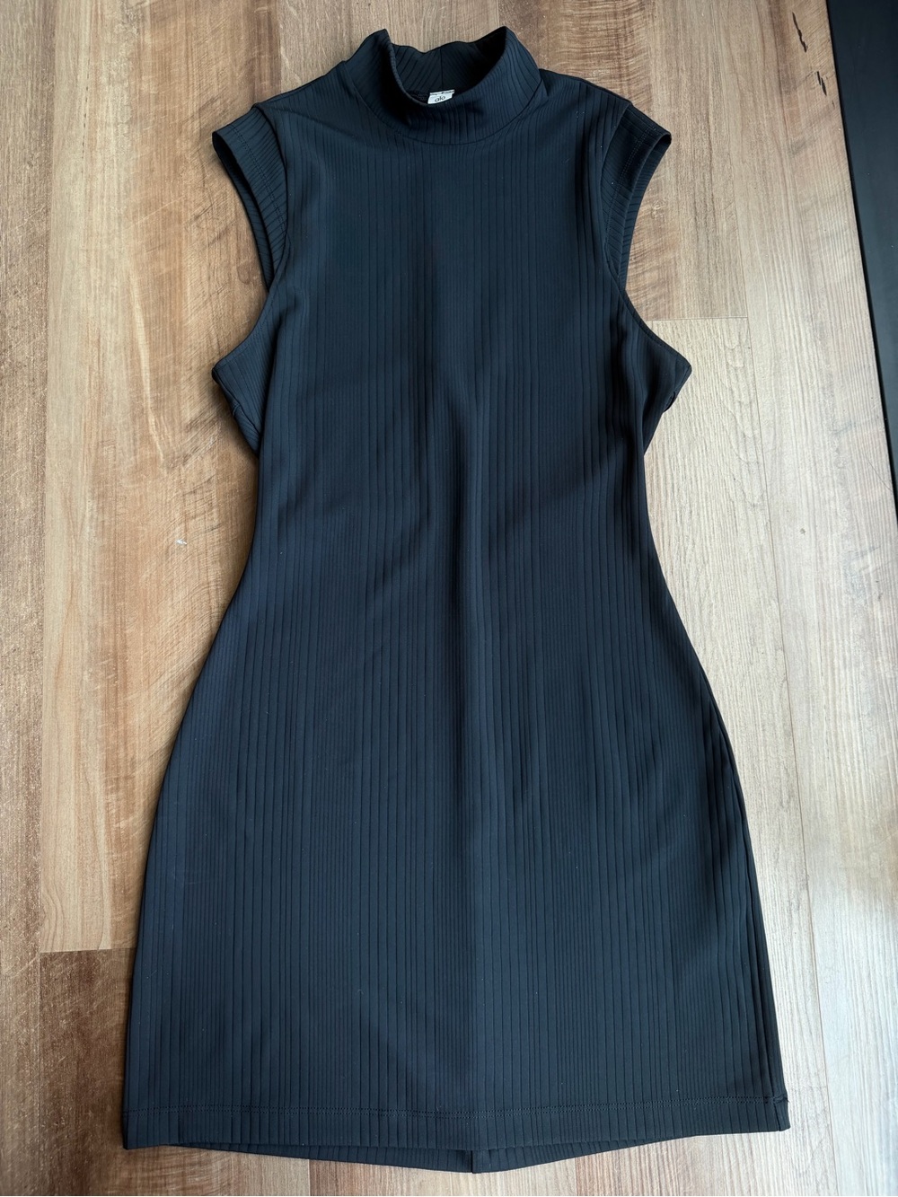 ALO Ribbed Mock Neck Mini Dress 🖤✨ - Picture 4 of 7